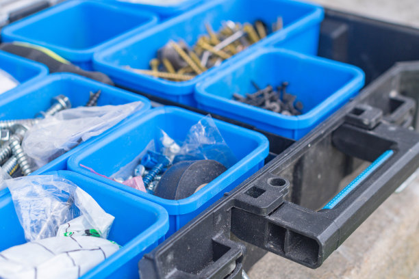 建筑螺丝箱近景，工业背景图片下载