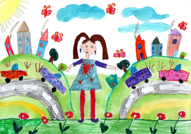 孩子画建筑物和汽车。幸福的一家人在散步。幼稚风格的铅笔艺术图片下载