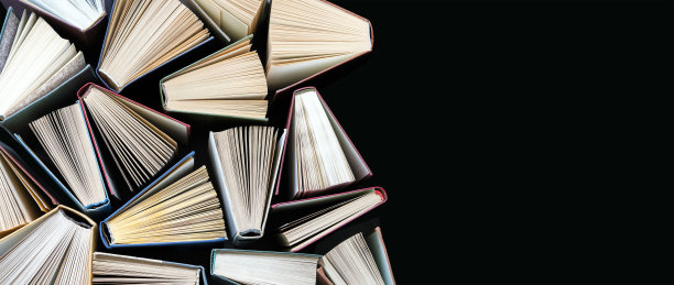 黑色的横幅上有书。商业和教育背景。返校理念图片下载