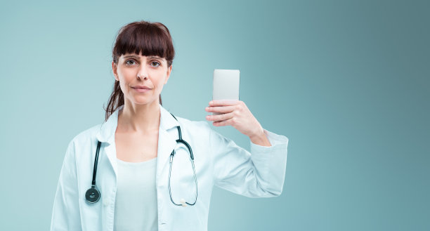 医生推广家用智能手机医疗应用程序图片下载