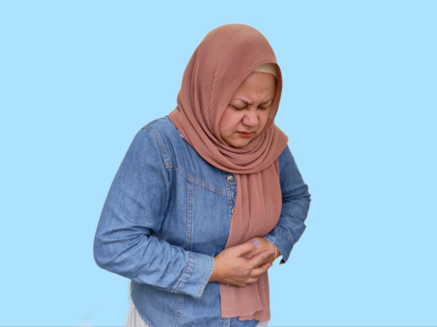 女人双手抱腹图片下载