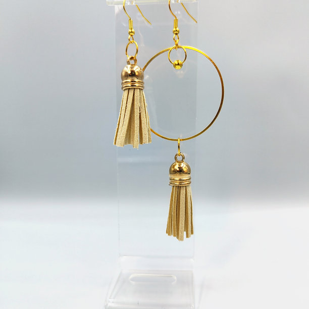 采购产品手工耳环，DIY，彩色吊坠与石头，服装珠宝为妇女，美丽的大耳环。图片下载