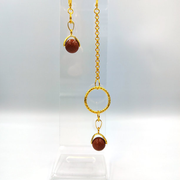 采购产品手工耳环，DIY，彩色吊坠与石头，服装珠宝为妇女，美丽的大耳环。图片下载