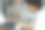 一个男孩在弹电子琴图片下载