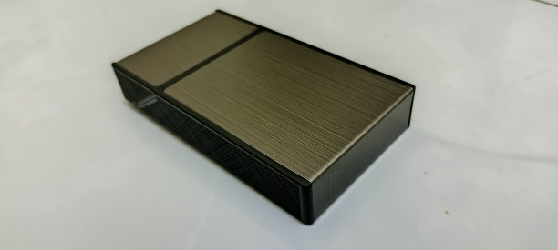 金属制的香烟包装盒图片下载