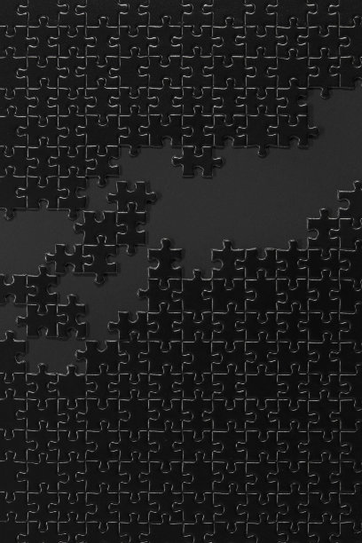 一个黑色背景上折叠的黑色拼图碎片图片下载