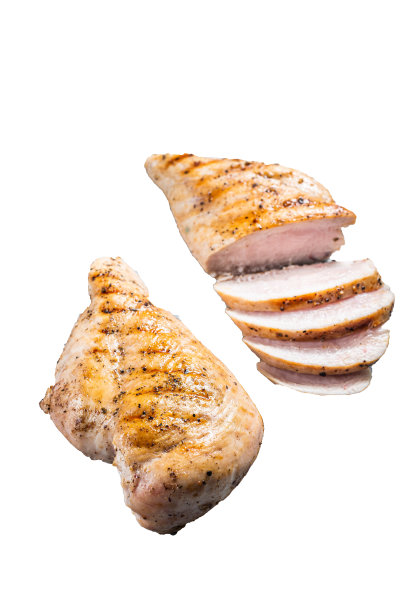 烧烤烤和切片鸡胸肉牛排。高品质隔离，白色背景。图片下载
