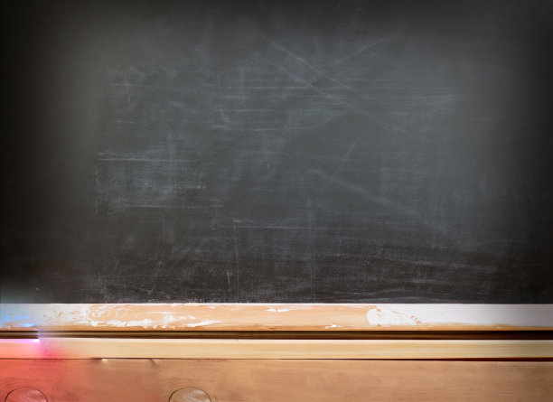 教室里的空黑板和相框，用于创意展示和学习。本空间图片下载