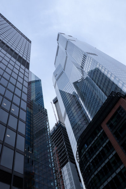 位于英国伦敦市中心的当代商业和金融摩天大楼图片下载