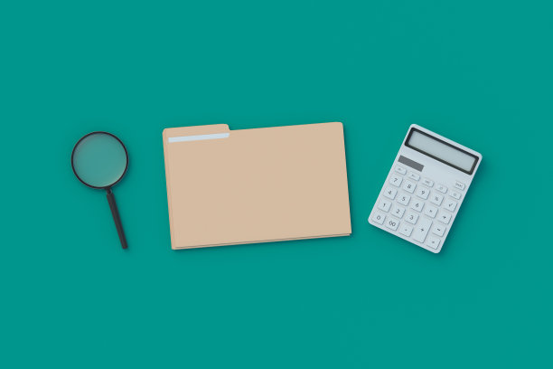 计算器旁边的文件夹和工作台上的放大镜。财务报告。会计报告。商业文书工作。官僚主义和文件。分析数据。前视图。三维渲染图片下载