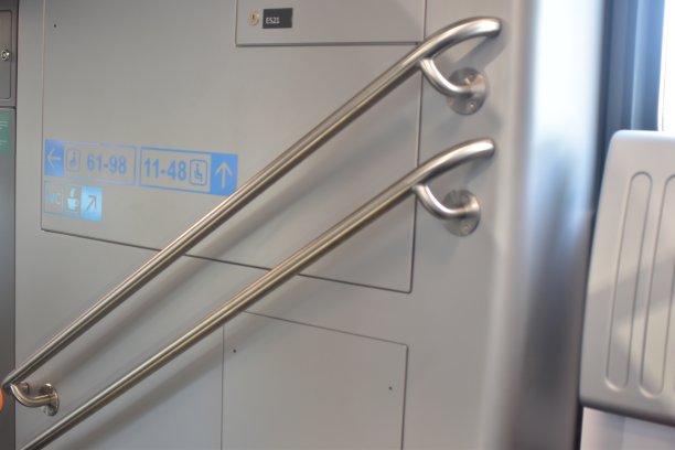 现代高速列车的内部图片下载