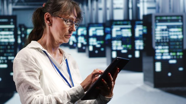 带有人工智能服务器的数据中心图片下载