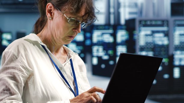 带有AI机架的数据中心图片下载