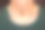 脖子上戴着银项链的男人。男士首饰，银链。一个穿着套头衫，脖子上挂着链子的男人。图片下载
