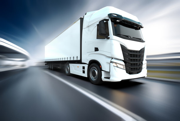 普通和无品牌的白色卡车在白天的速度行驶，3D插图图片下载