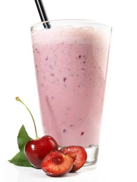樱桃奶昔在白色的背景-孤立图片下载