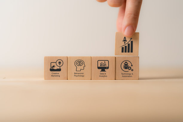 增长黑客概念。一个现代的营销方法，结合创造力和技术悟性，迅速增加业务增长。使用数字工具、数据驱动和自动化来推动增长。图片下载