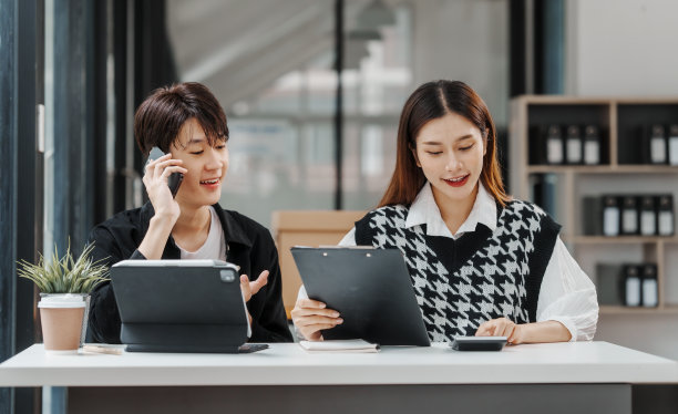 亚洲MBA学生研究资料论文项目，教育在线大学课程，认证学位课程，中英文课堂，实惠地区认证图片下载