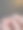 女人手指和钻戒的特写图片下载