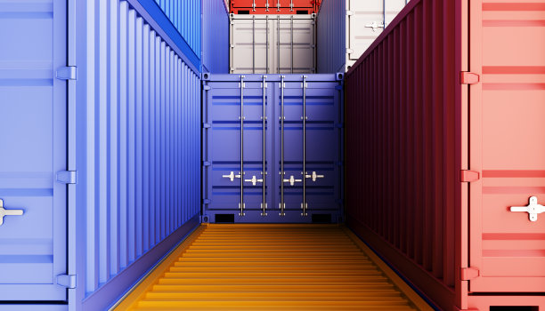 白色背景上一堆不同颜色的集装箱。图片下载