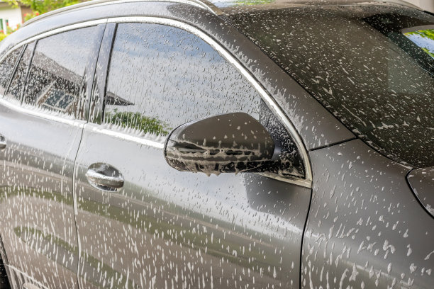 汽车清洗和洗涤用泡沫肥皂图片下载