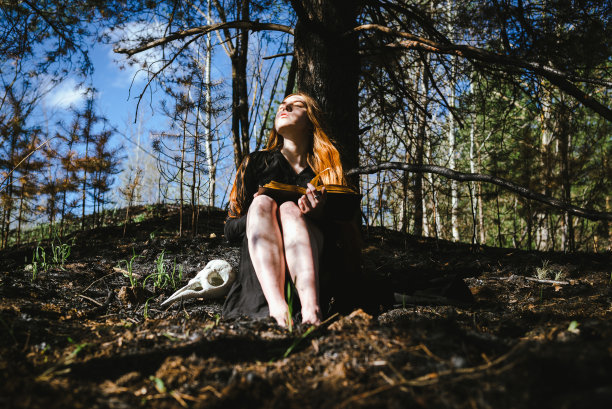 神秘的女巫图片下载