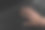 男性的手在RGB灯的游戏键盘上的特写图片下载