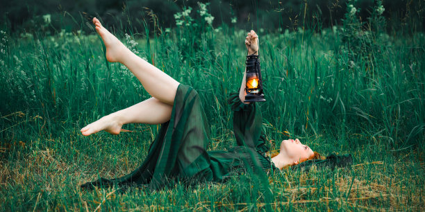 孤独的童话女孩图片下载