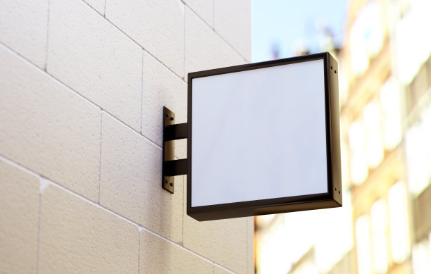 方墙板模型挂在一家企业的门面上。户外商店标牌空白模板品牌在现实的3D渲染图片下载