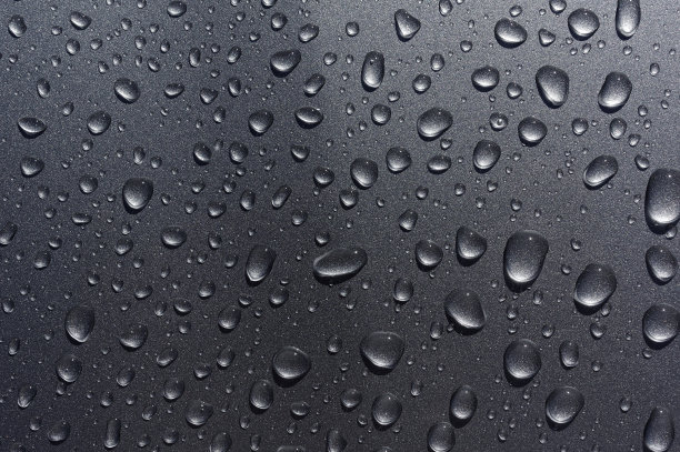 水滴在金属表面图片下载