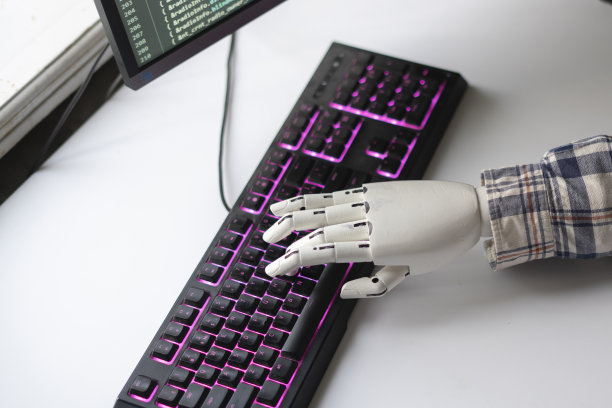 机器人用手在电脑键盘上打字图片下载