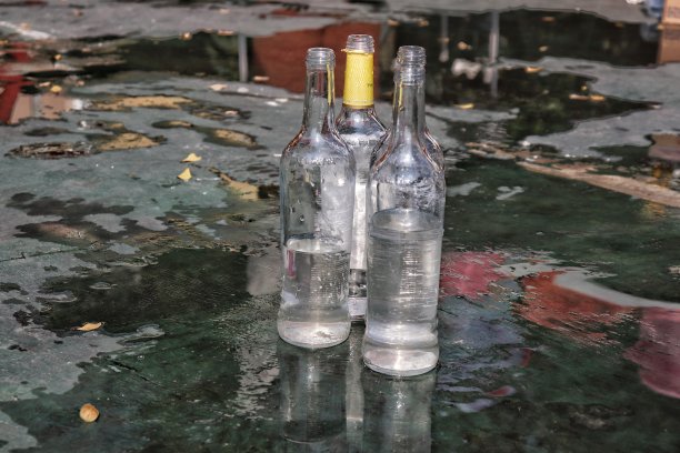 瓶子里的水图片下载