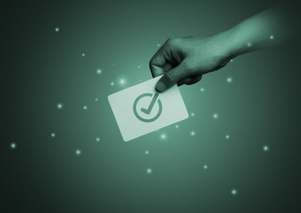 手持正确的标识符号进行业务管理审核，项目和文件审批。图片下载