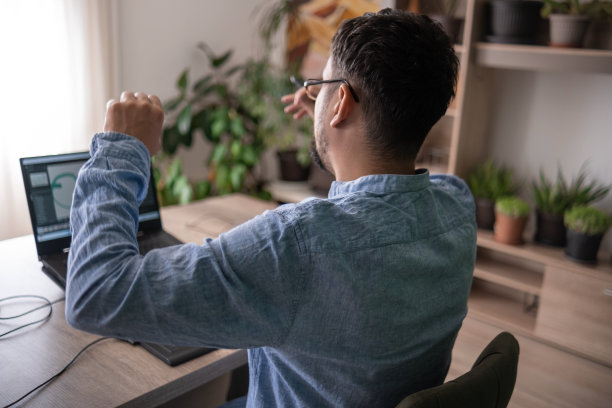 作为一名自由艺术家的累人工作图片下载