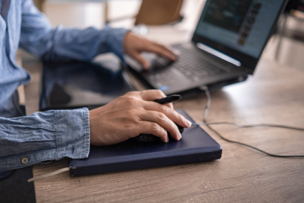 正在做一个新的插图图片下载