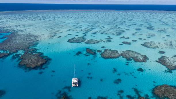 澳大利亚GBR的磁石礁鸟瞰图图片下载