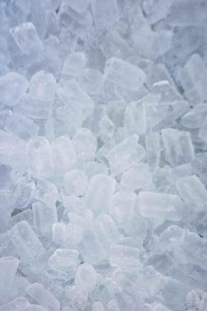 冰立方很多在大桶冷喝水，清爽的特写细节纹理完美的天气图片下载