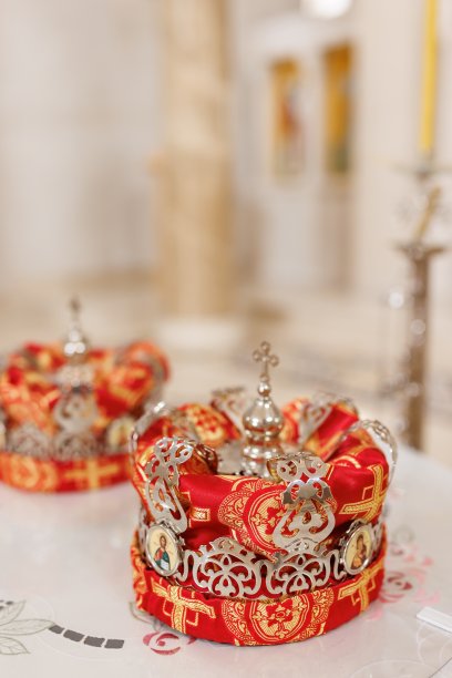 教堂内的东正教宗教王冠图片下载