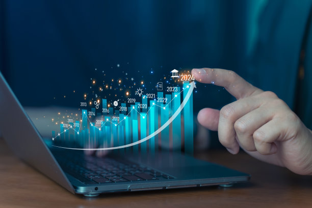 概念业务成长图，图表与公司的进展和成长照片，经济增长，商务人士检查和分析数据的年度经济增长数据。数字屏幕触摸。图片下载