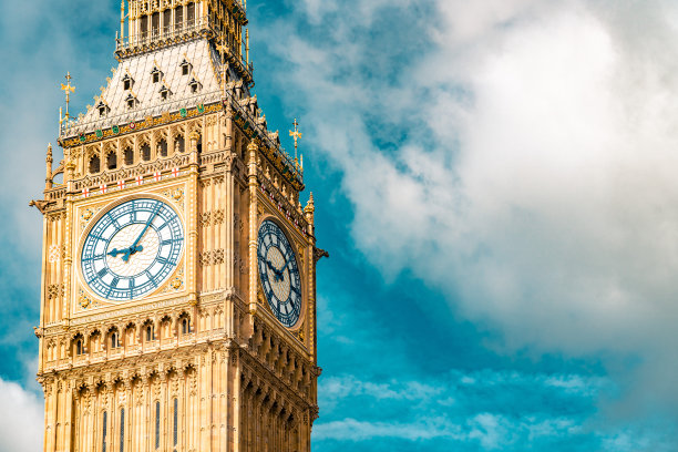 多云天的大本钟特写图片下载