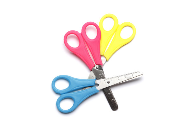 一套多色剪刀孤立在一个白色的背景图片下载