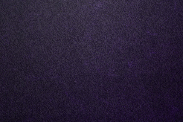真正的，自然的，人造紫色皮革纹理背景。图片下载