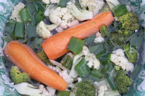 切片西兰花，胡萝卜和花椰菜图片下载