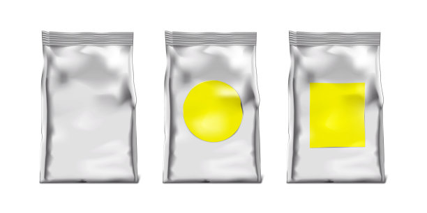 真空密封箔蒸煮袋与空白纸标签贴纸现实的模型集。塑料袋包装矢量模型图片下载