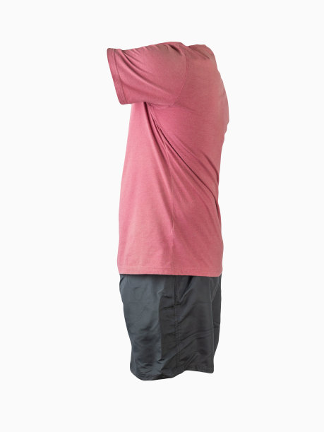 男子运动短裤和t恤孤立在白色背景图片下载