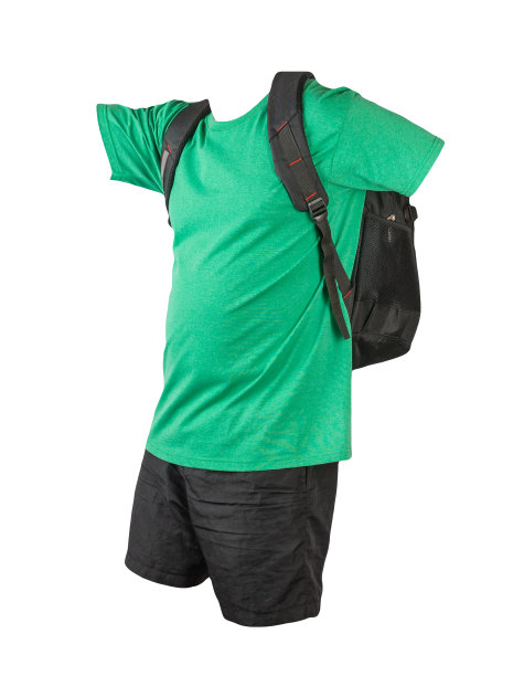 背包，运动短裤，白色背景的t恤。日常服装图片下载