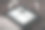 桌上有电子书和纸质书，还有一杯咖啡，一台笔记本电脑和老花镜。自我教育的概念。图片下载