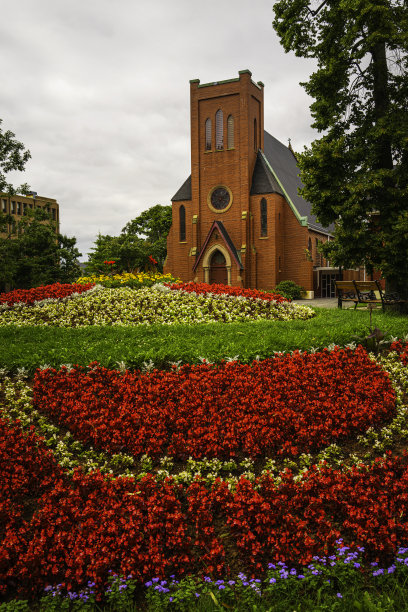 加拿大爱德华王子岛夏洛特镇罗奇福德广场的圆形花坛图片下载