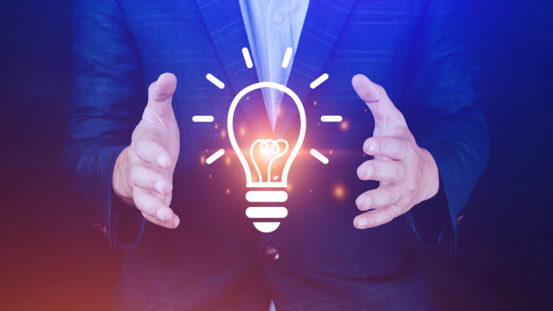 商人拿着灯泡有光明的想法，手拿着灯泡有概念有新想法有创新有灵感的概念，技术有科学有传播的概念图片下载