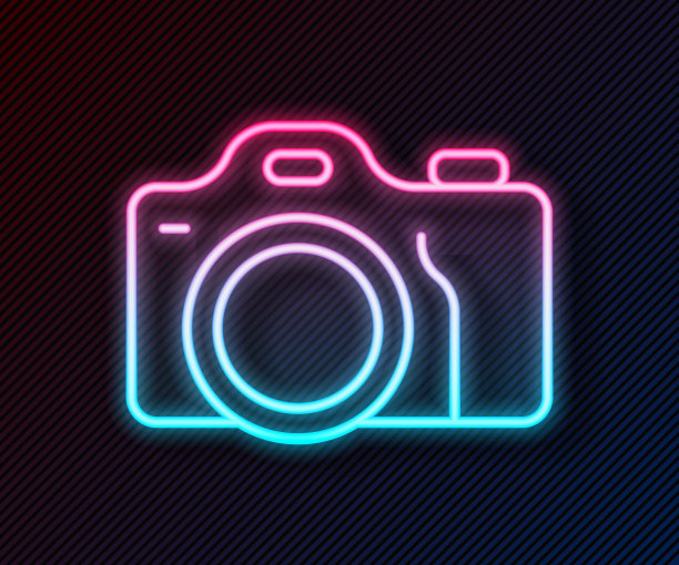 发光的霓虹灯线照片相机图标孤立的黑色背景。与相机。数码摄影。向量图片下载